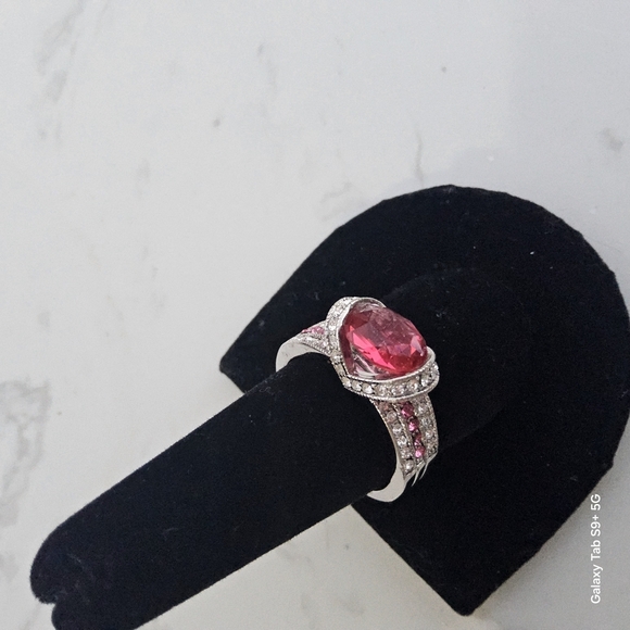 Radiant Red and Silver Ring with Striking Gemstone - Picture 6 of 8
